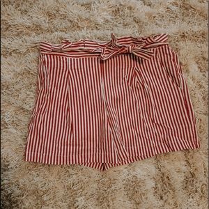 Shorts with bow